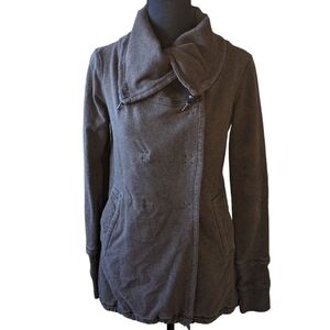 Lululemon gratitude wrap in heathered fox. Size based on measurenents flaw